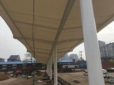 一站式解析 定制充電樁車棚、專業(yè)雨篷廠家、價(jià)格因素與膜結(jié)構(gòu)工程全流程