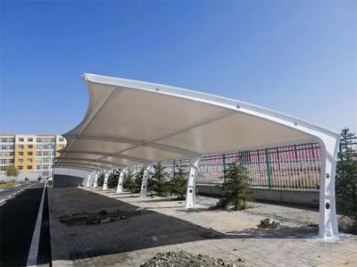 7字形膜結(jié)構(gòu)車棚 專業(yè)電動(dòng)車停車棚設(shè)計(jì)、施工與十年售后保障